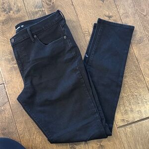 Old Navy Women’s Curvy Skinny Size 12 Black Jeans